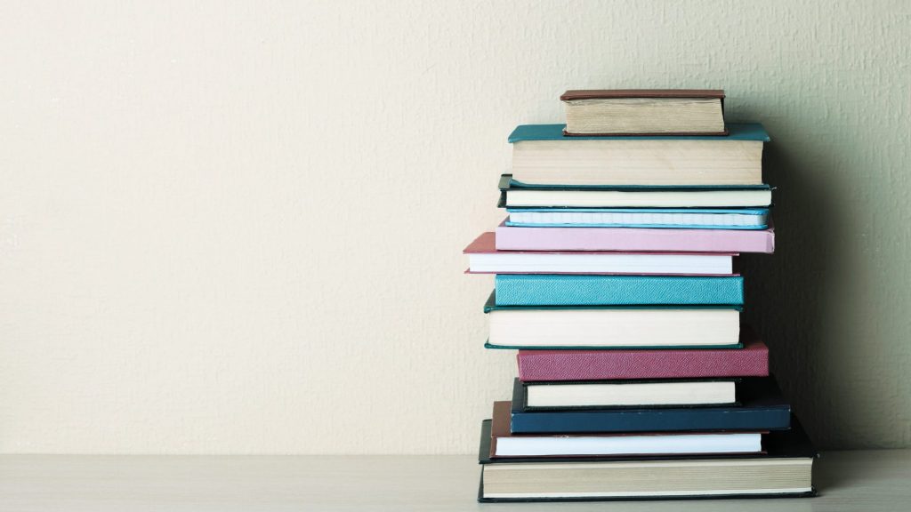 Foto von Büchern als Symbol für Self-Help-Bücher